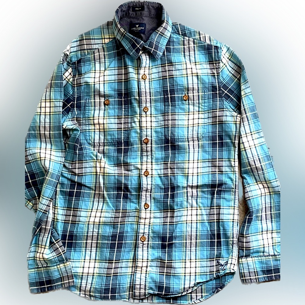 Men’s American Eagle Button Down Shirt, size Small (plaid)